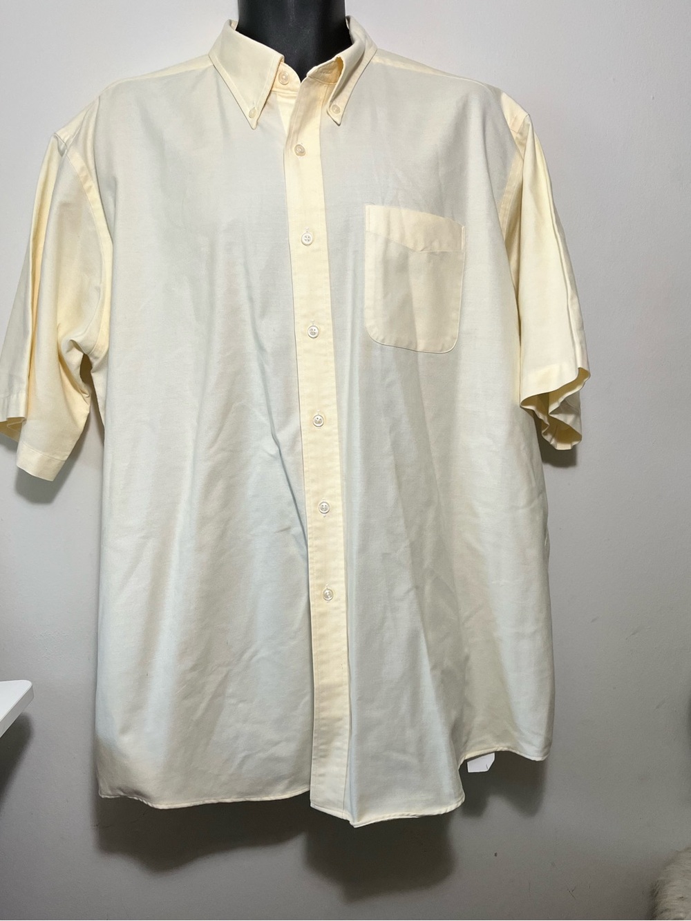 L.L Bean Men's Short-Sleeve Button-Down Shirt in Pale Yellow
